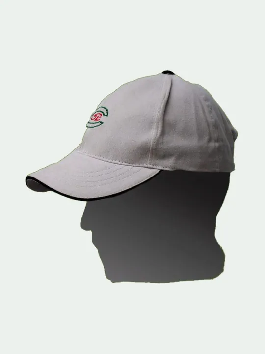 Gorra beige con logotipo bordado